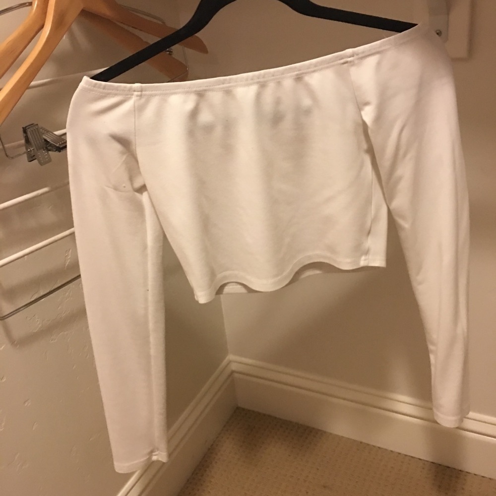 Off the shoulder crop top long sleeve